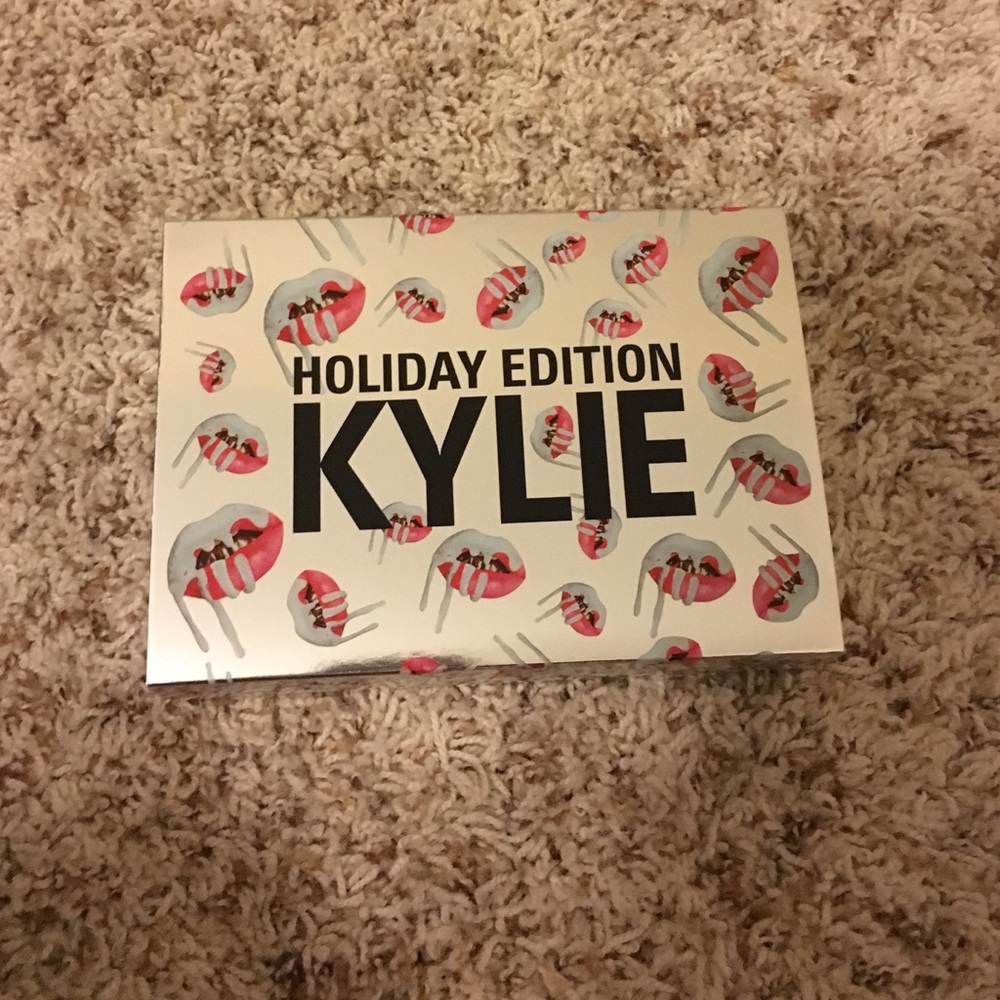 Kylie Cosmetics 12 days of Christmas Vault!
