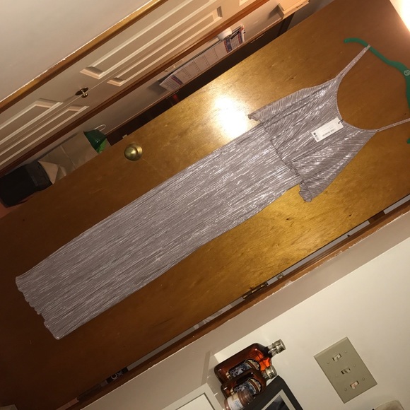 Metallic Pleated Maxi Dress - Picture 4 of 6
