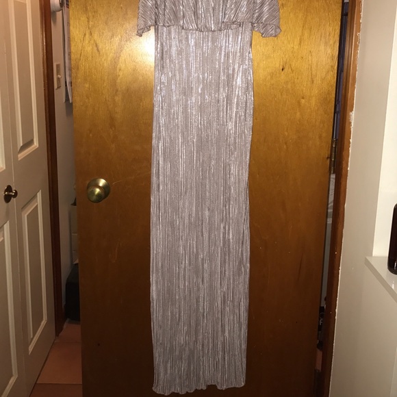 Metallic Pleated Maxi Dress - Picture 6 of 6