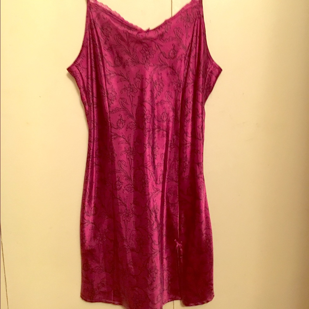 Burgundy/black floral design night gown with robe