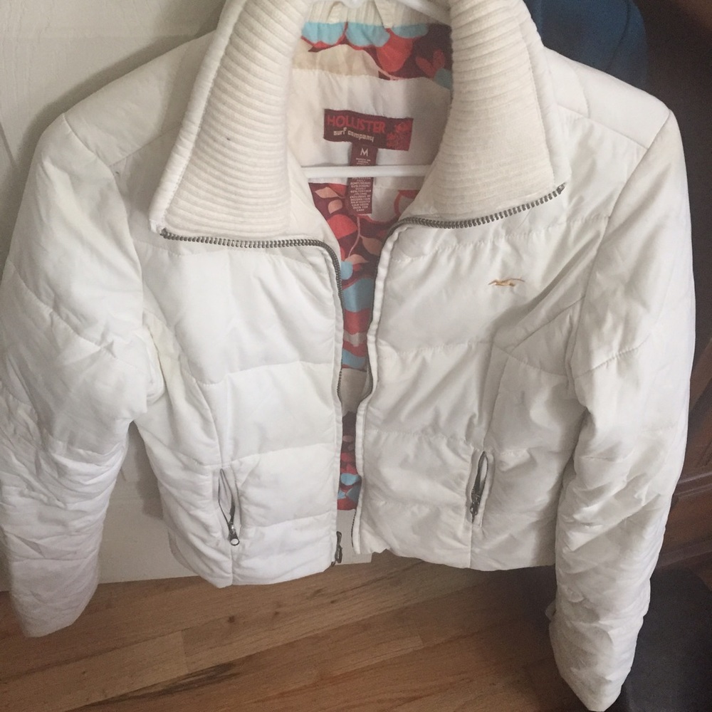 Hollister white puffy coat size M