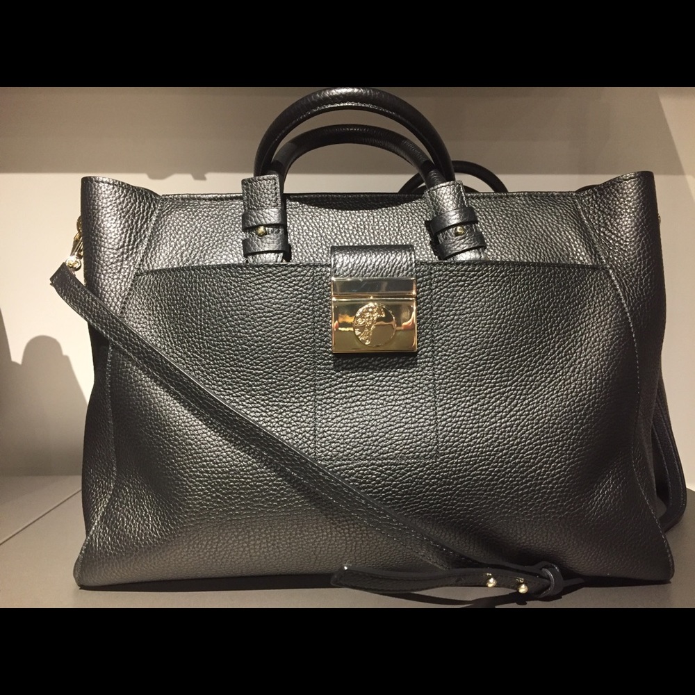 🔸 Versace Pebbled Leather Bag!