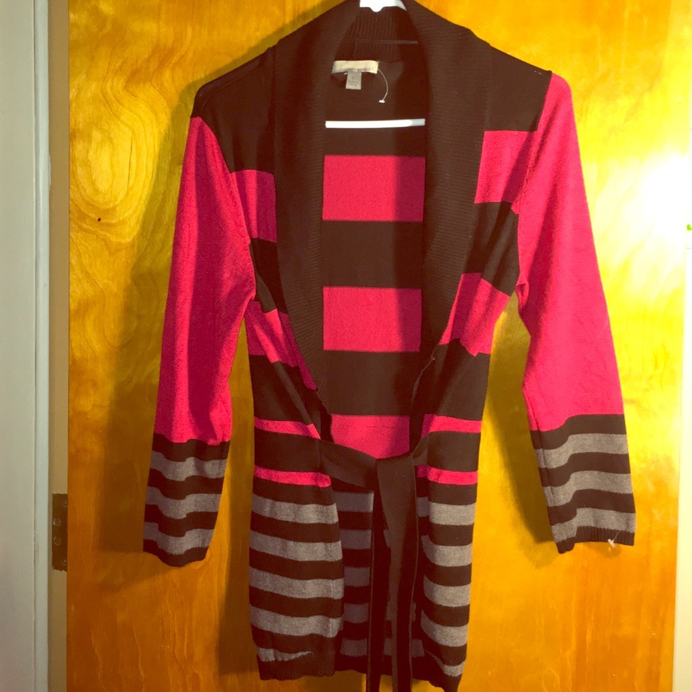 NICE WARM BLACK, RED & GRAY SWEATER!