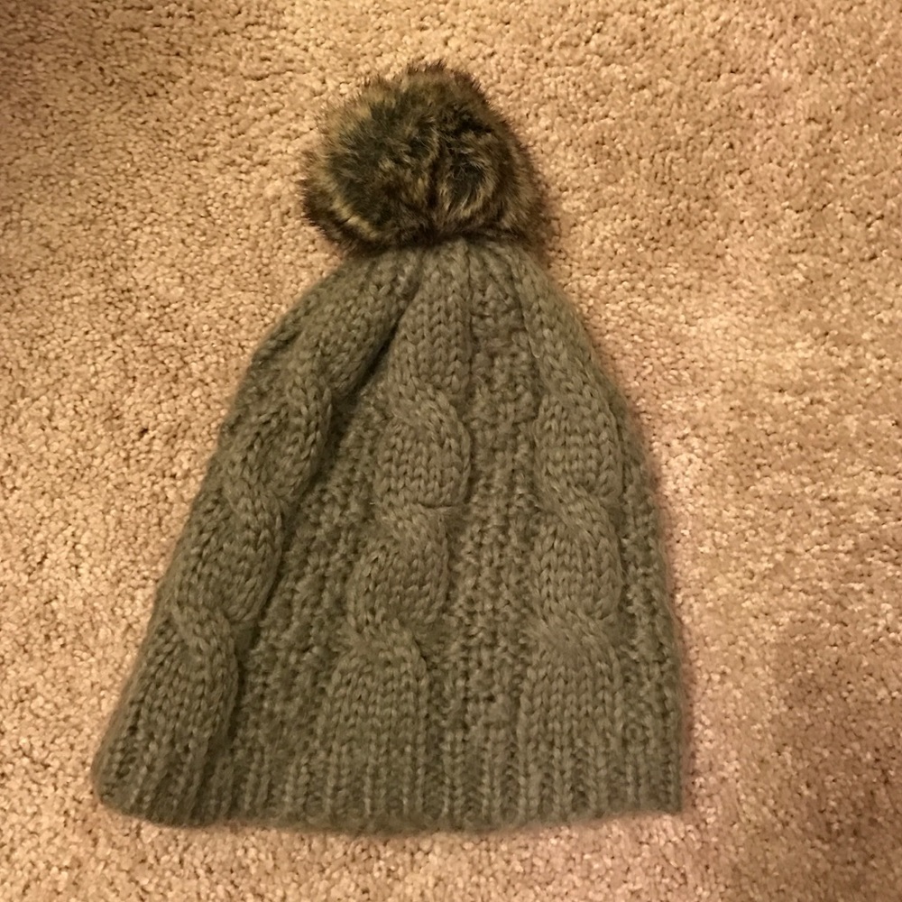 Brown beanie with fur ball