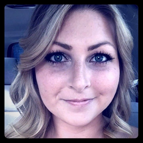 Meet your Posher, Kristen - Picture 1 of 2