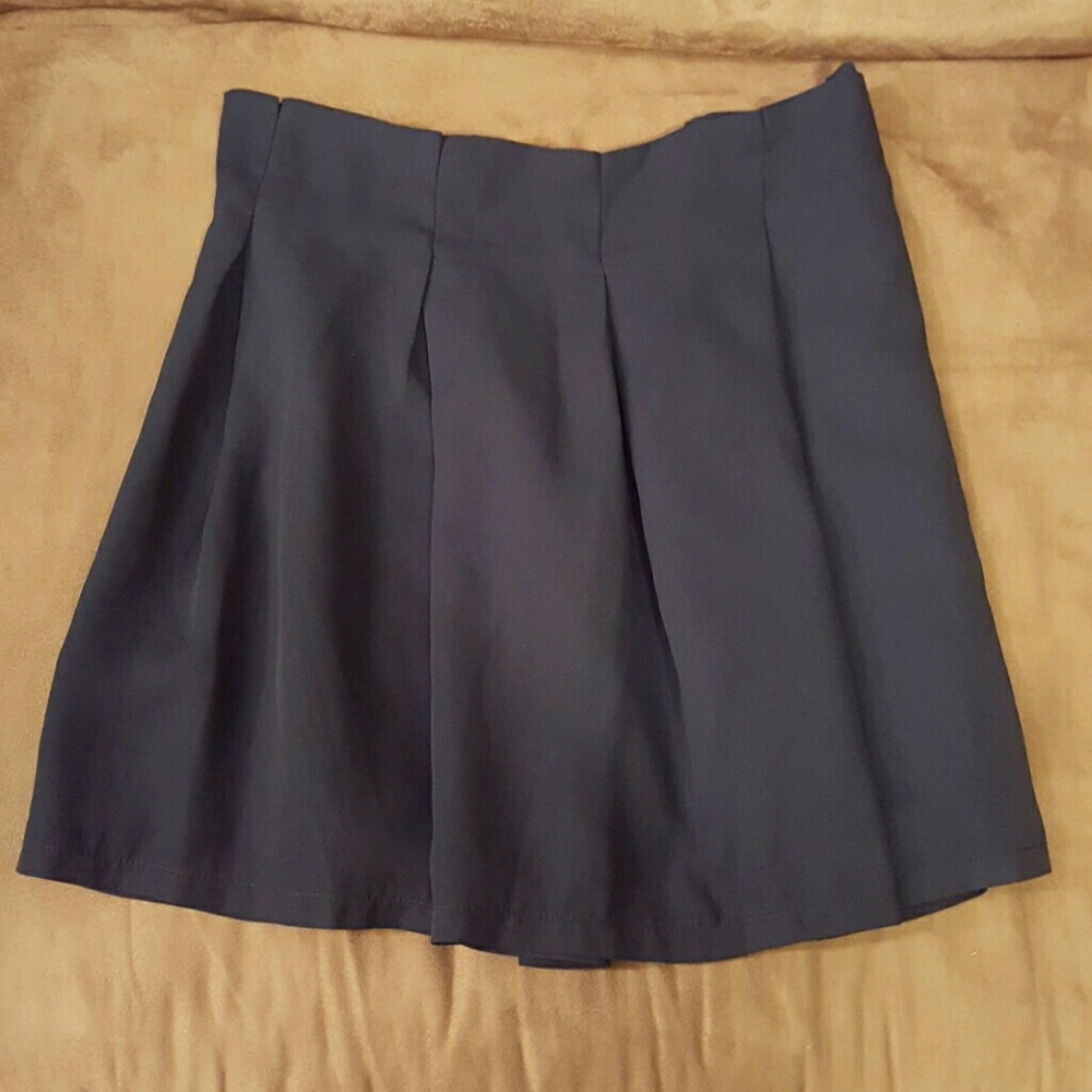 TOBI navy, pleated skirt