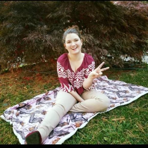 Meet your Posher, Erin - Picture 1 of 1