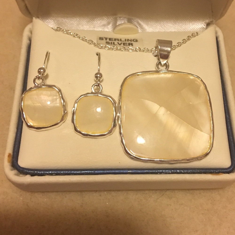 NWT Jewelry set