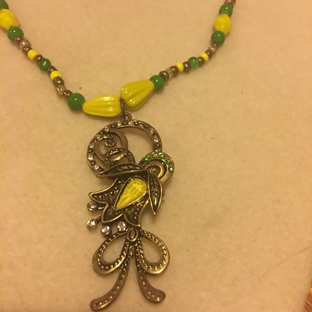 Pretty necklace - Picture 2 of 3