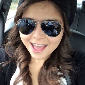 Meet your Posher, Candice