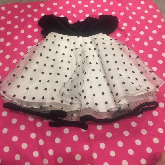 Velvet and crinoline dress with bow. - Picture 3 of 4