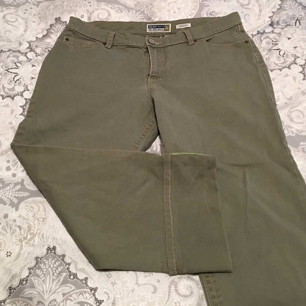 Old Navy stretch capri jeans