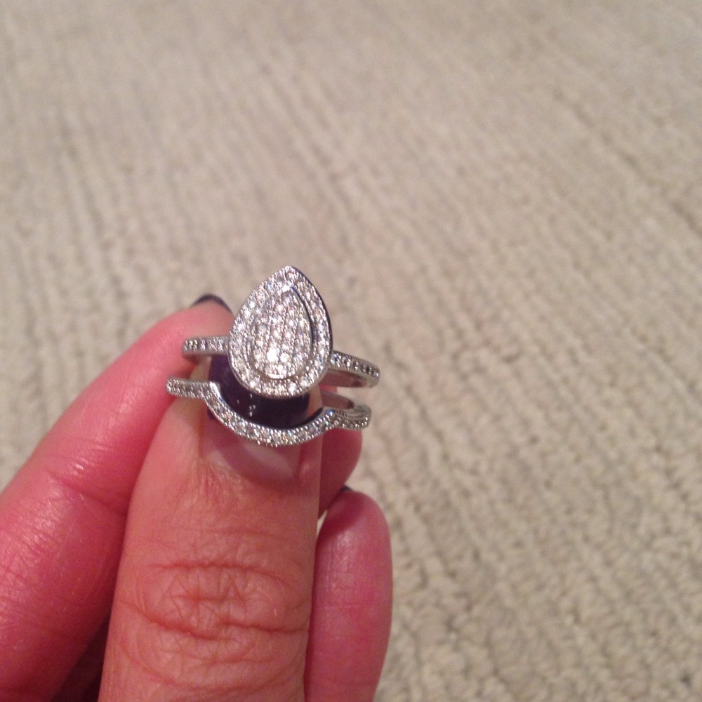 SOLD!!Vintage looking 2 beautiful CZ diamond rings - Picture 3 of 3