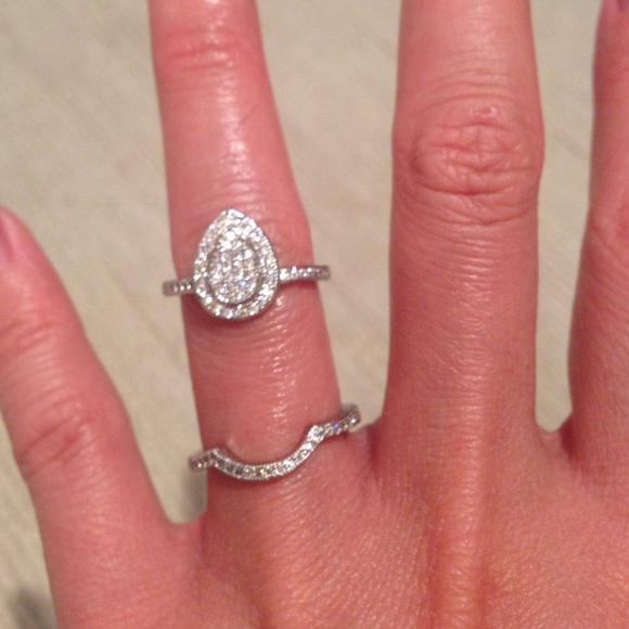 SOLD!!Vintage looking 2 beautiful CZ diamond rings - Picture 2 of 3