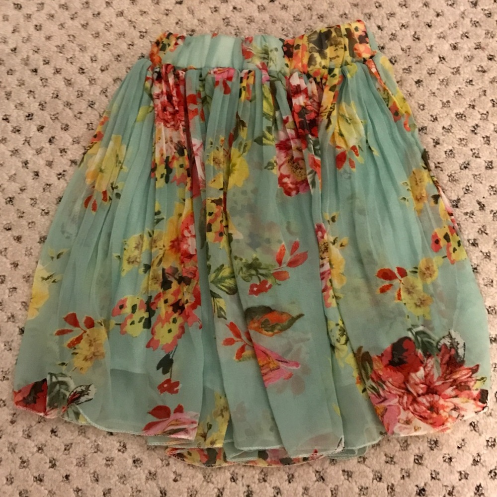 ☀️ ITTY BITTY FLORAL MINI SKIRT ☀️