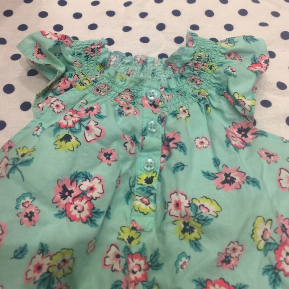 Cap sleeve floral printed romper. - Picture 2 of 4