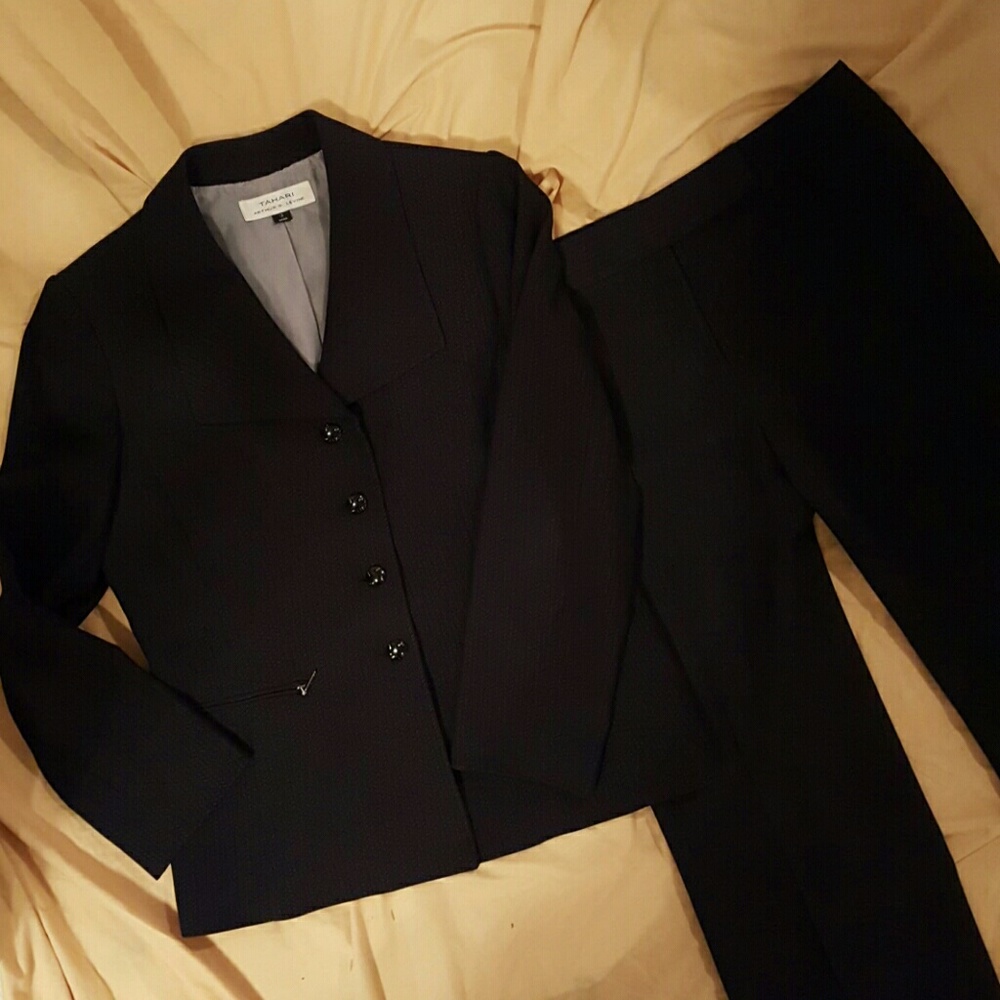 TAHARI  ARTHUR LEVINE SZ 12 WOMENS PANTSUIT