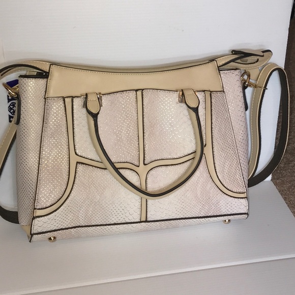 Mellow World Franchesca Tote in Khaki NEW! - Picture 2 of 4