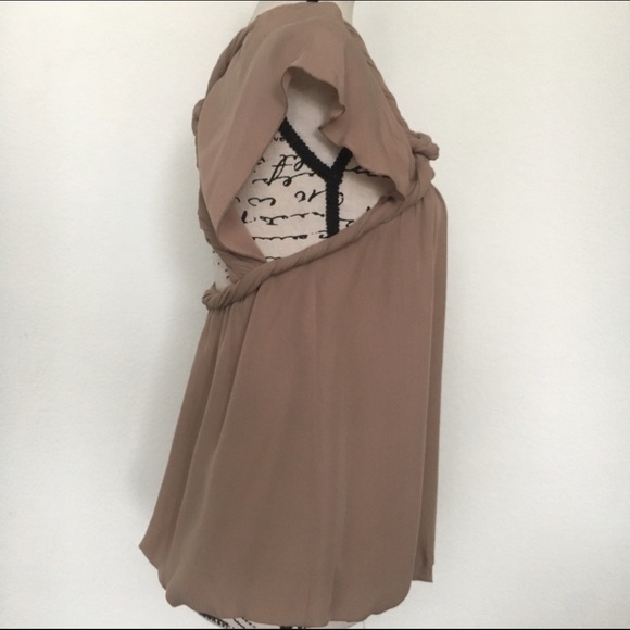 💯 silk Banana Republic blouse. - Picture 4 of 8