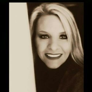 Meet your Posher, Robyn