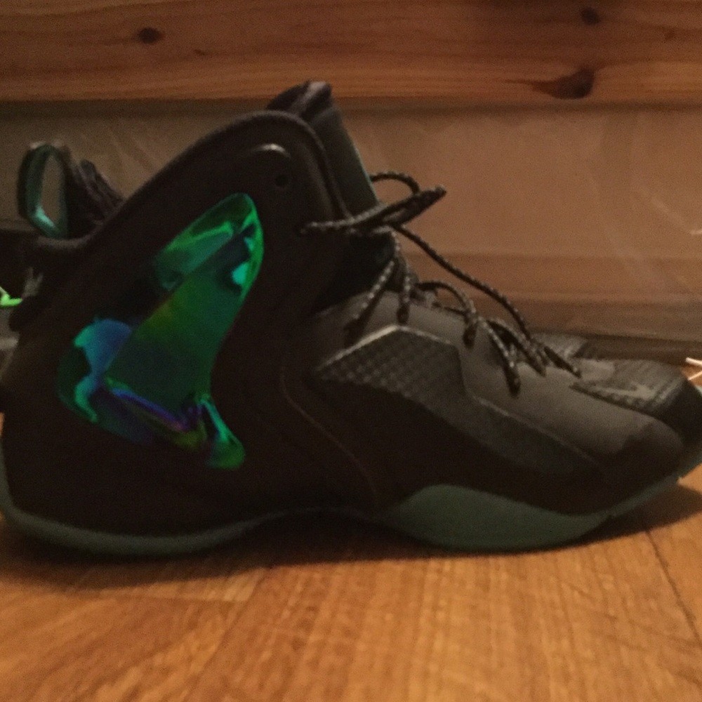 Lil penny posites (glow in the dark bottoms)