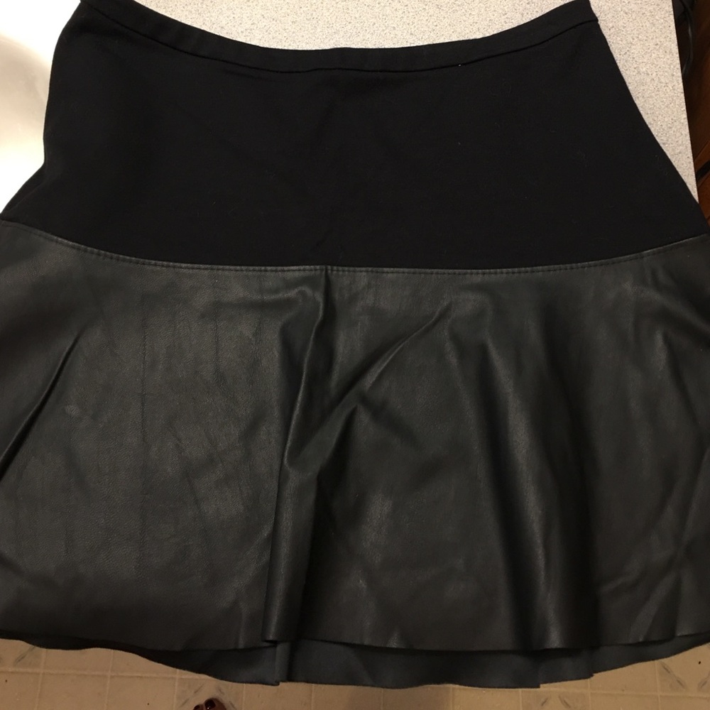 Black express skirt