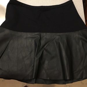 Black express skirt