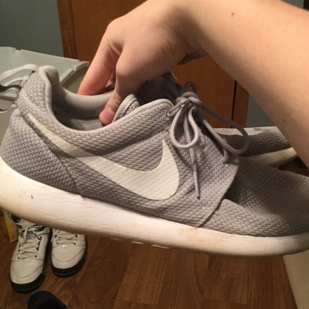 Nike roshe runs (grey)