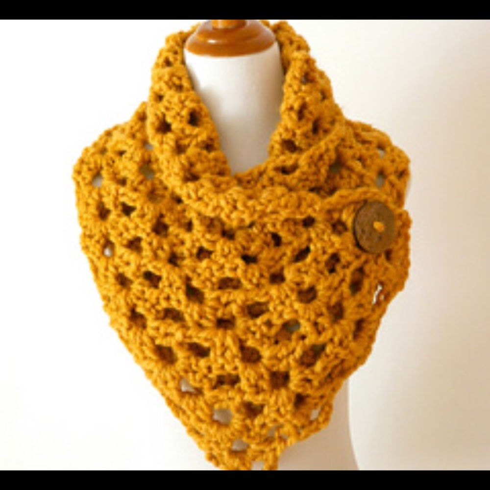 Crochet button cowl