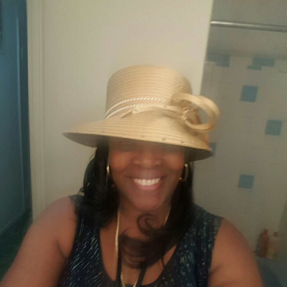 Meet your Posher, Lora