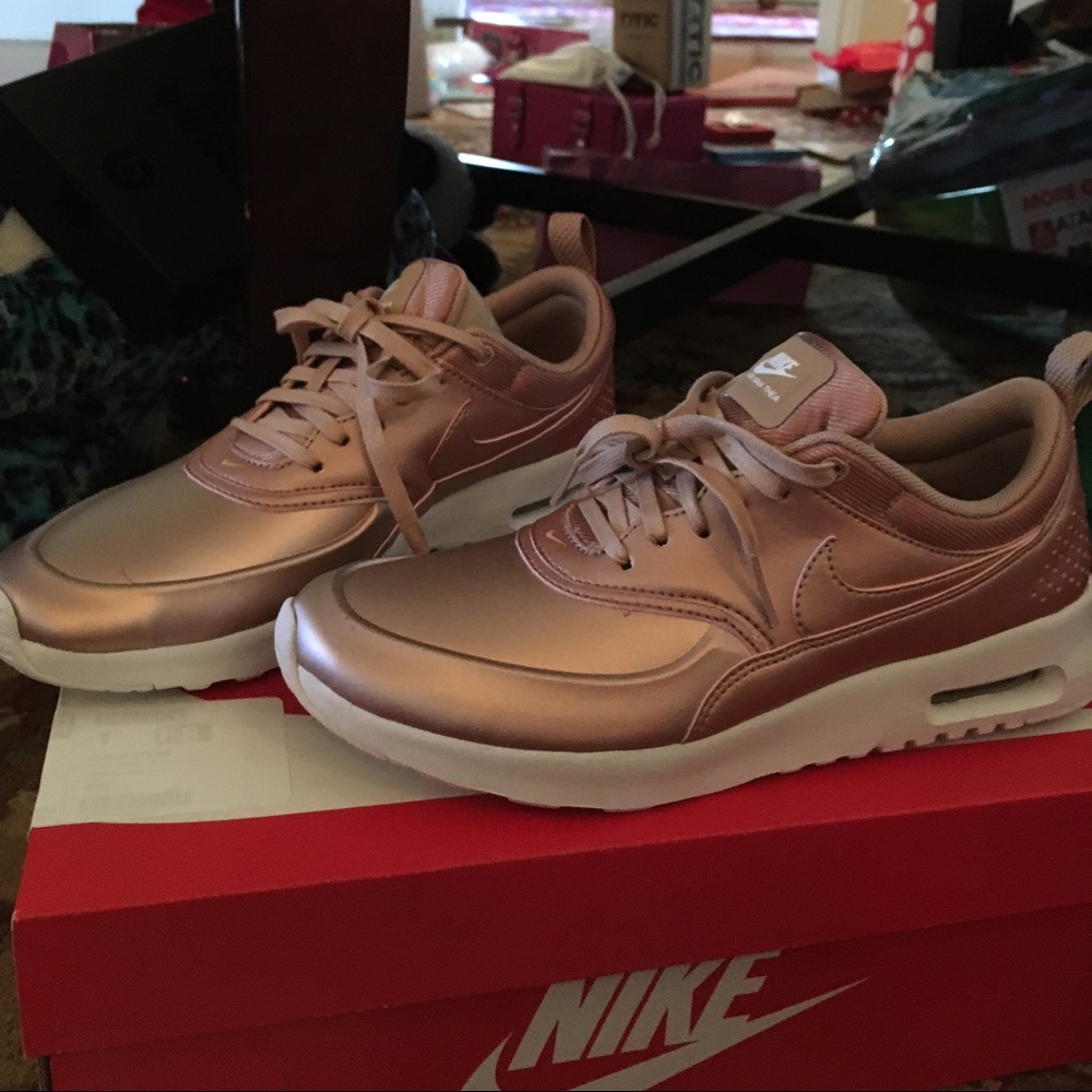 SOLD Rare Rose gold Nike Airmax
