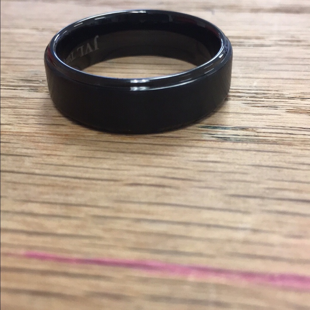Men's wedding band