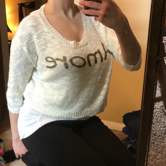 Crop Top Sweater with "Amore" in golden lettering - Picture 3 of 4