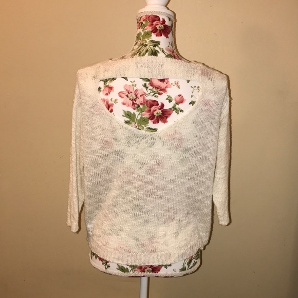 Crop Top Sweater with "Amore" in golden lettering - Picture 4 of 4