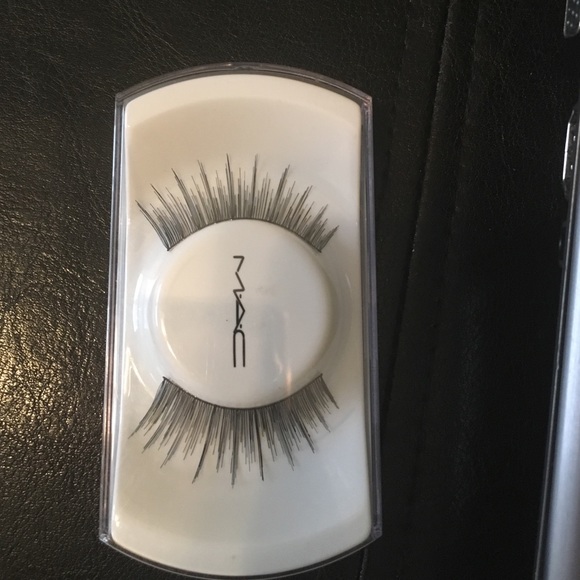 MAC #2 Eyelashes - Picture 1 of 2