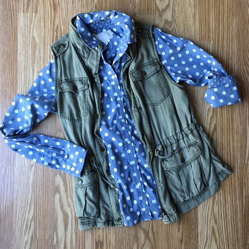 Banana Republic Soft-Wash chambray dot button down