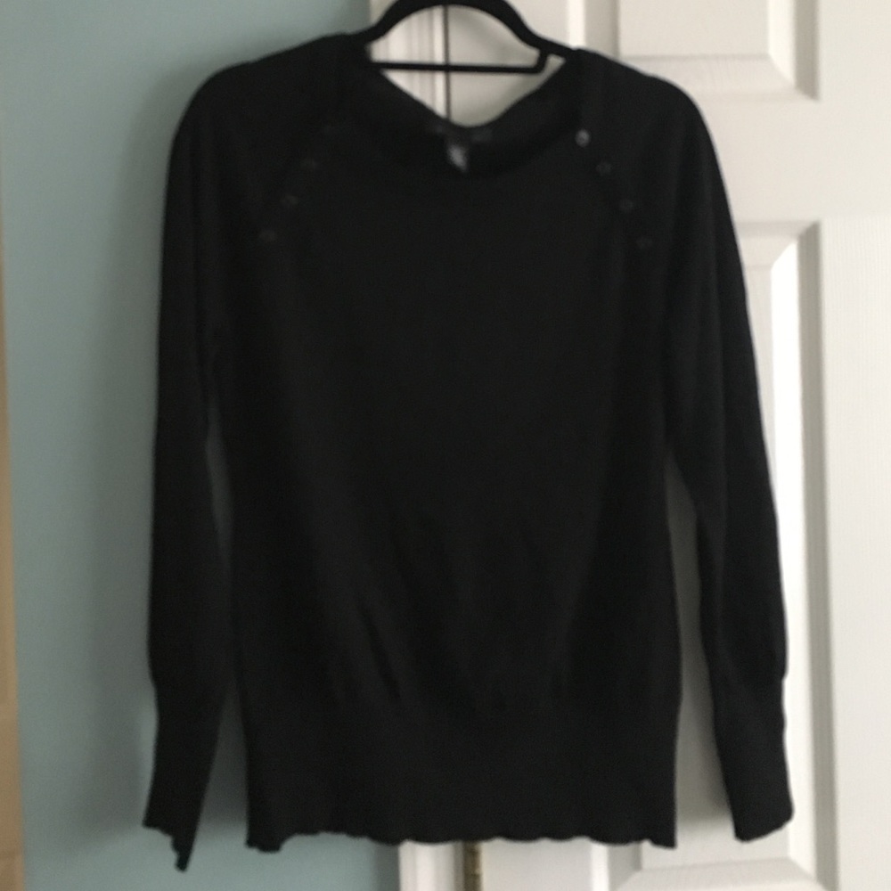 Sweater with buttons