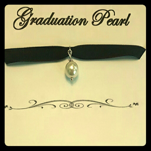 Graduation Pearl Necklace - Picture 1 of 4