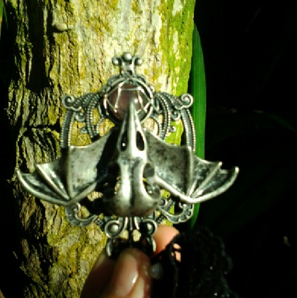 -SOLD- Gothic Elegance Skull Crow Choker - Picture 3 of 8
