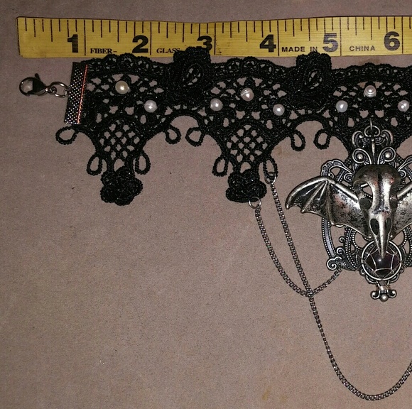-SOLD- Gothic Elegance Skull Crow Choker - Picture 6 of 8