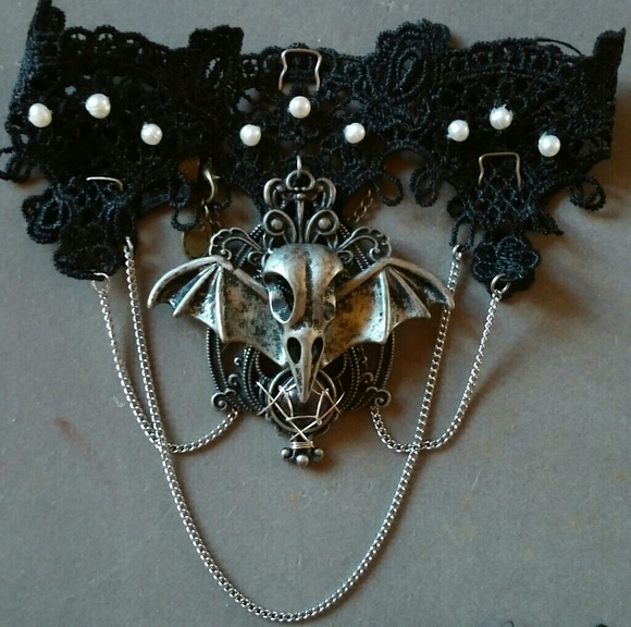 -SOLD- Gothic Elegance Skull Crow Choker - Picture 2 of 8