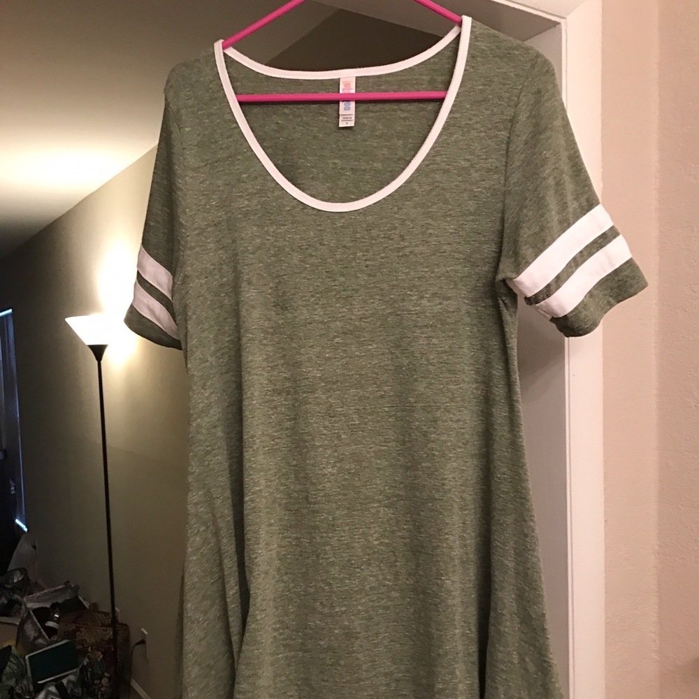Small LulaRoe Perfect Tee