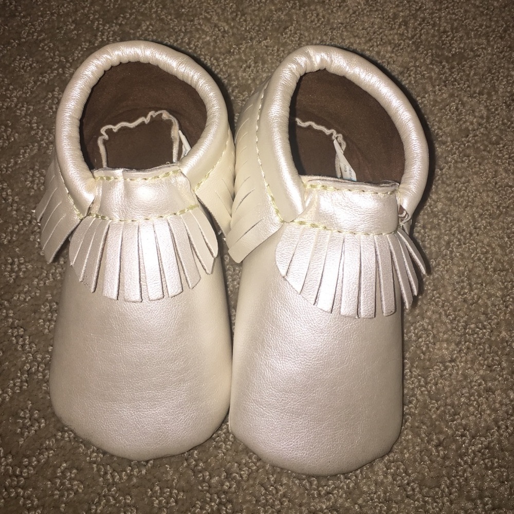 Moccasins pearl white size 4