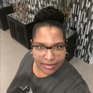 Meet your Posher, Robia