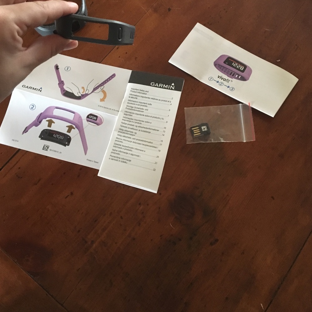 **SOLD** Garmin Vivofit band - Picture 3 of 4
