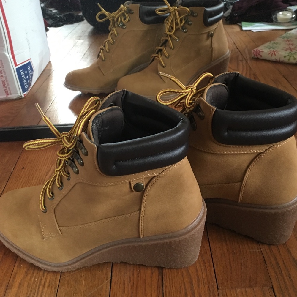 Brand new tan wedges