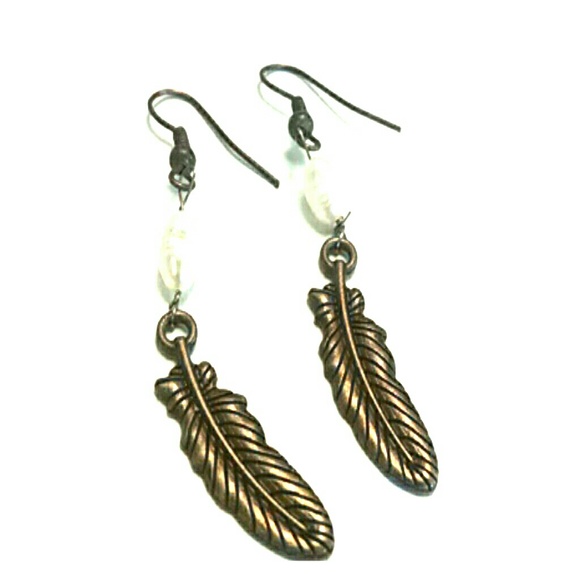Bronze feather pearl earrings Sundance like - Picture 1 of 3