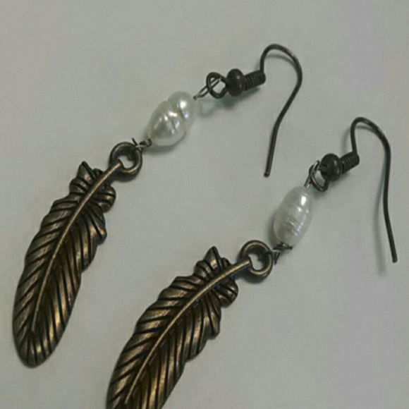 Bronze feather pearl earrings Sundance like - Picture 3 of 3