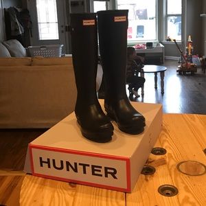 Black Matte Hunter Boots size 7