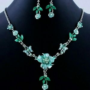Gorgeous Green Jewely set.